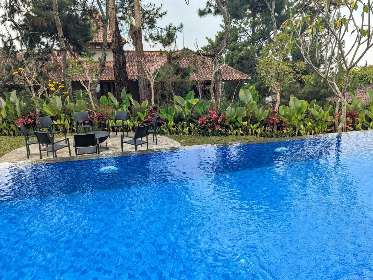 Cottonwood Exclusive Villa @Lembang Asri - Jacuzzi Playground Netflix Billyard 외부 사진